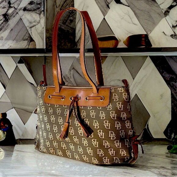 Dooney & Bourke Shoulder Large Tassle Zip Top HP74Q BN - Picture 3 of 9